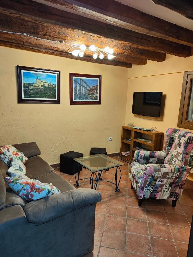 La Casa Vieja Hostal Tabanera del Monte Exterior foto